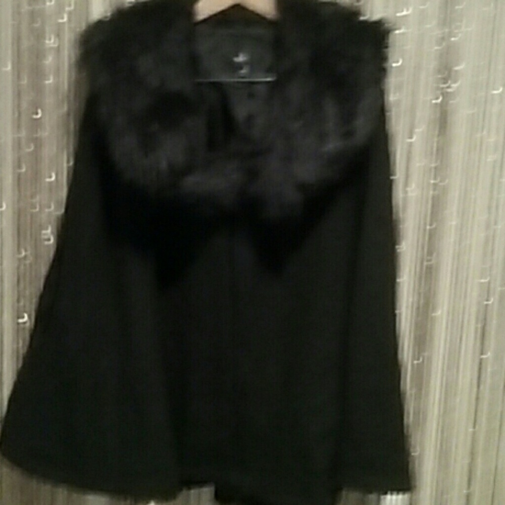 New swing cape with faux fur collar
